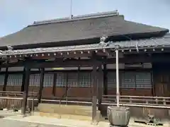 西隆寺の本殿