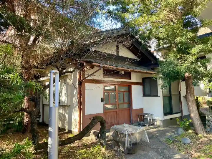 蓮光院の{uncategorized: "未分類", other: "その他", undefined: "問題あり", building: "その他建物", grave: "お墓", sacred_gate: "鳥居", guardian: "狛犬", statue: "像", buddha: "仏像", history: "歴史", nature: "自然", garden: "庭園", animal: "動物", pagoda: "塔", temizu: "手水舎", mountain_gate: "山門・神門", sanctuary: "本殿・本堂", subordinate: "末社・摂社", art: "芸術", scenery: "景色", jizo: "地蔵", ema: "絵馬", goshuin: "御朱印", omikuji: "おみくじ", items: "授与品その他", amulet: "お守り", goshuincho: "御朱印帳", eats: "食事", festival: "お祭り", votive_dance: "神楽", shichigosan: "七五三参", wedding: "結婚式", experience: "体験その他", initially: "初詣", around: "周辺", anti_infection: "感染症対策"}