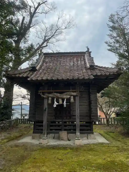 熊野神社の{uncategorized: "未分類", other: "その他", undefined: "問題あり", building: "その他建物", grave: "お墓", sacred_gate: "鳥居", guardian: "狛犬", statue: "像", buddha: "仏像", history: "歴史", nature: "自然", garden: "庭園", animal: "動物", pagoda: "塔", temizu: "手水舎", mountain_gate: "山門・神門", sanctuary: "本殿・本堂", subordinate: "末社・摂社", art: "芸術", scenery: "景色", jizo: "地蔵", ema: "絵馬", goshuin: "御朱印", omikuji: "おみくじ", items: "授与品その他", amulet: "お守り", goshuincho: "御朱印帳", eats: "食事", festival: "お祭り", votive_dance: "神楽", shichigosan: "七五三参", wedding: "結婚式", experience: "体験その他", initially: "初詣", around: "周辺", anti_infection: "感染症対策"}