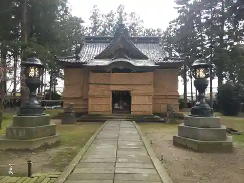 守りの神　藤基神社の庭園