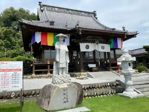 埼玉厄除け開運大師・龍泉寺（切り絵御朱印発祥の寺）の本殿