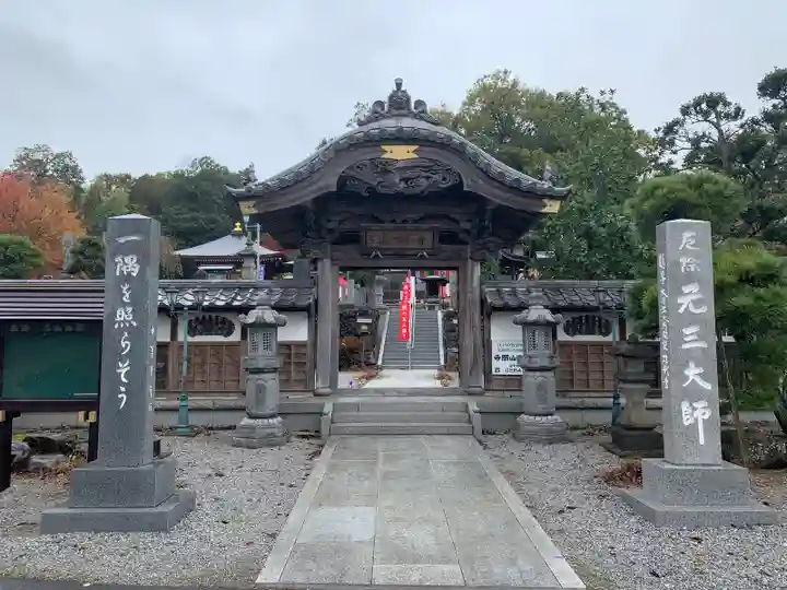 寺岡山元三大師の本殿・本堂