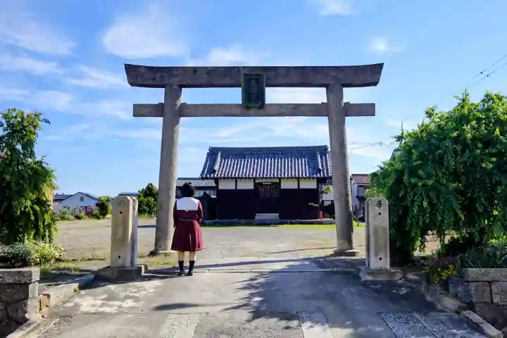 鶴ケ崎天満宮の{uncategorized: "未分類", other: "その他", undefined: "問題あり", building: "その他建物", grave: "お墓", sacred_gate: "鳥居", guardian: "狛犬", statue: "像", buddha: "仏像", history: "歴史", nature: "自然", garden: "庭園", animal: "動物", pagoda: "塔", temizu: "手水舎", mountain_gate: "山門・神門", sanctuary: "本殿・本堂", subordinate: "末社・摂社", art: "芸術", scenery: "景色", jizo: "地蔵", ema: "絵馬", goshuin: "御朱印", omikuji: "おみくじ", items: "授与品その他", amulet: "お守り", goshuincho: "御朱印帳", eats: "食事", festival: "お祭り", votive_dance: "神楽", shichigosan: "七五三参", wedding: "結婚式", experience: "体験その他", initially: "初詣", around: "周辺", anti_infection: "感染症対策"}