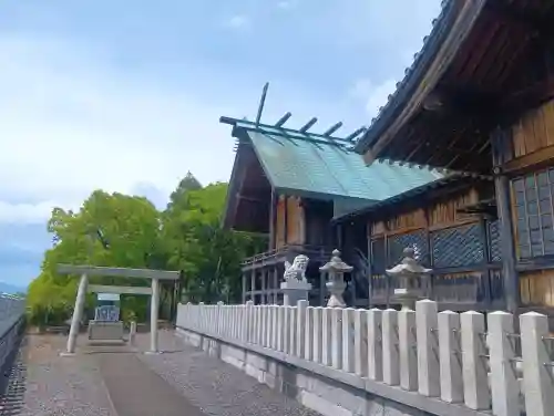 神明神社の{uncategorized: "未分類", other: "その他", undefined: "問題あり", building: "その他建物", grave: "お墓", sacred_gate: "鳥居", guardian: "狛犬", statue: "像", buddha: "仏像", history: "歴史", nature: "自然", garden: "庭園", animal: "動物", pagoda: "塔", temizu: "手水舎", mountain_gate: "山門・神門", sanctuary: "本殿・本堂", subordinate: "末社・摂社", art: "芸術", scenery: "景色", jizo: "地蔵", ema: "絵馬", goshuin: "御朱印", omikuji: "おみくじ", items: "授与品その他", amulet: "お守り", goshuincho: "御朱印帳", eats: "食事", festival: "お祭り", votive_dance: "神楽", shichigosan: "七五三参", wedding: "結婚式", experience: "体験その他", initially: "初詣", around: "周辺", anti_infection: "感染症対策"}
