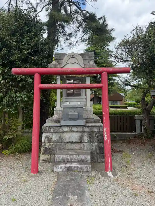 御守殿稲荷神社の{uncategorized: "未分類", other: "その他", undefined: "問題あり", building: "その他建物", grave: "お墓", sacred_gate: "鳥居", guardian: "狛犬", statue: "像", buddha: "仏像", history: "歴史", nature: "自然", garden: "庭園", animal: "動物", pagoda: "塔", temizu: "手水舎", mountain_gate: "山門・神門", sanctuary: "本殿・本堂", subordinate: "末社・摂社", art: "芸術", scenery: "景色", jizo: "地蔵", ema: "絵馬", goshuin: "御朱印", omikuji: "おみくじ", items: "授与品その他", amulet: "お守り", goshuincho: "御朱印帳", eats: "食事", festival: "お祭り", votive_dance: "神楽", shichigosan: "七五三参", wedding: "結婚式", experience: "体験その他", initially: "初詣", around: "周辺", anti_infection: "感染症対策"}