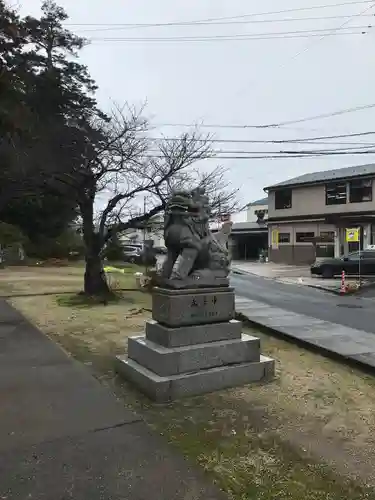 鷹日神社の狛犬