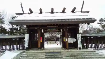 札幌護國神社の山門・神門