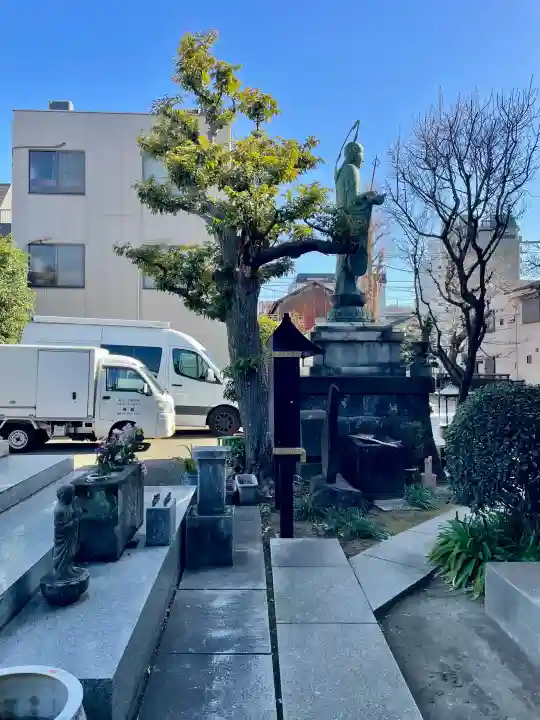 瑞泰寺の{uncategorized: "未分類", other: "その他", undefined: "問題あり", building: "その他建物", grave: "お墓", sacred_gate: "鳥居", guardian: "狛犬", statue: "像", buddha: "仏像", history: "歴史", nature: "自然", garden: "庭園", animal: "動物", pagoda: "塔", temizu: "手水舎", mountain_gate: "山門・神門", sanctuary: "本殿・本堂", subordinate: "末社・摂社", art: "芸術", scenery: "景色", jizo: "地蔵", ema: "絵馬", goshuin: "御朱印", omikuji: "おみくじ", items: "授与品その他", amulet: "お守り", goshuincho: "御朱印帳", eats: "食事", festival: "お祭り", votive_dance: "神楽", shichigosan: "七五三参", wedding: "結婚式", experience: "体験その他", initially: "初詣", around: "周辺", anti_infection: "感染症対策"}