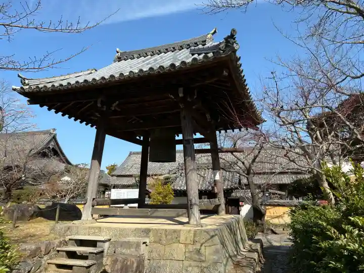 橘寺の{uncategorized: "未分類", other: "その他", undefined: "問題あり", building: "その他建物", grave: "お墓", sacred_gate: "鳥居", guardian: "狛犬", statue: "像", buddha: "仏像", history: "歴史", nature: "自然", garden: "庭園", animal: "動物", pagoda: "塔", temizu: "手水舎", mountain_gate: "山門・神門", sanctuary: "本殿・本堂", subordinate: "末社・摂社", art: "芸術", scenery: "景色", jizo: "地蔵", ema: "絵馬", goshuin: "御朱印", omikuji: "おみくじ", items: "授与品その他", amulet: "お守り", goshuincho: "御朱印帳", eats: "食事", festival: "お祭り", votive_dance: "神楽", shichigosan: "七五三参", wedding: "結婚式", experience: "体験その他", initially: "初詣", around: "周辺", anti_infection: "感染症対策"}
