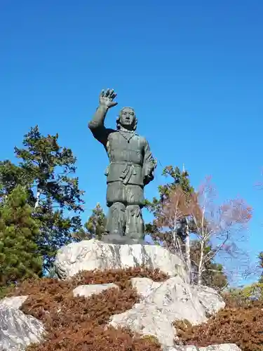 三峯神社の像