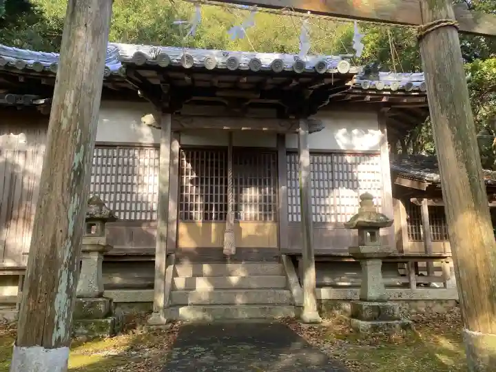 金刀比羅神社の{uncategorized: "未分類", other: "その他", undefined: "問題あり", building: "その他建物", grave: "お墓", sacred_gate: "鳥居", guardian: "狛犬", statue: "像", buddha: "仏像", history: "歴史", nature: "自然", garden: "庭園", animal: "動物", pagoda: "塔", temizu: "手水舎", mountain_gate: "山門・神門", sanctuary: "本殿・本堂", subordinate: "末社・摂社", art: "芸術", scenery: "景色", jizo: "地蔵", ema: "絵馬", goshuin: "御朱印", omikuji: "おみくじ", items: "授与品その他", amulet: "お守り", goshuincho: "御朱印帳", eats: "食事", festival: "お祭り", votive_dance: "神楽", shichigosan: "七五三参", wedding: "結婚式", experience: "体験その他", initially: "初詣", around: "周辺", anti_infection: "感染症対策"}