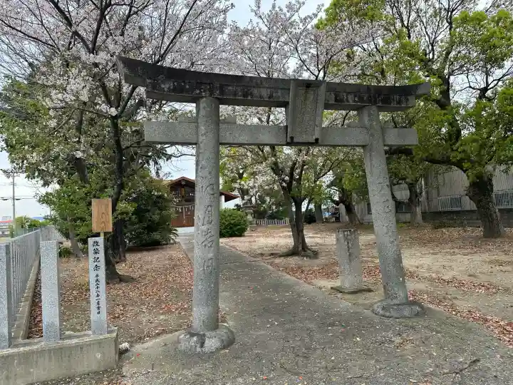 雨降神社の{uncategorized: "未分類", other: "その他", undefined: "問題あり", building: "その他建物", grave: "お墓", sacred_gate: "鳥居", guardian: "狛犬", statue: "像", buddha: "仏像", history: "歴史", nature: "自然", garden: "庭園", animal: "動物", pagoda: "塔", temizu: "手水舎", mountain_gate: "山門・神門", sanctuary: "本殿・本堂", subordinate: "末社・摂社", art: "芸術", scenery: "景色", jizo: "地蔵", ema: "絵馬", goshuin: "御朱印", omikuji: "おみくじ", items: "授与品その他", amulet: "お守り", goshuincho: "御朱印帳", eats: "食事", festival: "お祭り", votive_dance: "神楽", shichigosan: "七五三参", wedding: "結婚式", experience: "体験その他", initially: "初詣", around: "周辺", anti_infection: "感染症対策"}