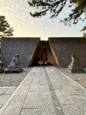 鳥飼八幡宮の{uncategorized: "未分類", other: "その他", undefined: "問題あり", building: "その他建物", grave: "お墓", sacred_gate: "鳥居", guardian: "狛犬", statue: "像", buddha: "仏像", history: "歴史", nature: "自然", garden: "庭園", animal: "動物", pagoda: "塔", temizu: "手水舎", mountain_gate: "山門・神門", sanctuary: "本殿・本堂", subordinate: "末社・摂社", art: "芸術", scenery: "景色", jizo: "地蔵", ema: "絵馬", goshuin: "御朱印", omikuji: "おみくじ", items: "授与品その他", amulet: "お守り", goshuincho: "御朱印帳", eats: "食事", festival: "お祭り", votive_dance: "神楽", shichigosan: "七五三参", wedding: "結婚式", experience: "体験その他", initially: "初詣", around: "周辺", anti_infection: "感染症対策"}