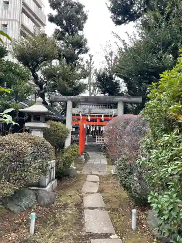 靍護稲荷神社の{uncategorized: "未分類", other: "その他", undefined: "問題あり", building: "その他建物", grave: "お墓", sacred_gate: "鳥居", guardian: "狛犬", statue: "像", buddha: "仏像", history: "歴史", nature: "自然", garden: "庭園", animal: "動物", pagoda: "塔", temizu: "手水舎", mountain_gate: "山門・神門", sanctuary: "本殿・本堂", subordinate: "末社・摂社", art: "芸術", scenery: "景色", jizo: "地蔵", ema: "絵馬", goshuin: "御朱印", omikuji: "おみくじ", items: "授与品その他", amulet: "お守り", goshuincho: "御朱印帳", eats: "食事", festival: "お祭り", votive_dance: "神楽", shichigosan: "七五三参", wedding: "結婚式", experience: "体験その他", initially: "初詣", around: "周辺", anti_infection: "感染症対策"}