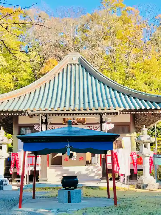 清滝寺の{uncategorized: "未分類", other: "その他", undefined: "問題あり", building: "その他建物", grave: "お墓", sacred_gate: "鳥居", guardian: "狛犬", statue: "像", buddha: "仏像", history: "歴史", nature: "自然", garden: "庭園", animal: "動物", pagoda: "塔", temizu: "手水舎", mountain_gate: "山門・神門", sanctuary: "本殿・本堂", subordinate: "末社・摂社", art: "芸術", scenery: "景色", jizo: "地蔵", ema: "絵馬", goshuin: "御朱印", omikuji: "おみくじ", items: "授与品その他", amulet: "お守り", goshuincho: "御朱印帳", eats: "食事", festival: "お祭り", votive_dance: "神楽", shichigosan: "七五三参", wedding: "結婚式", experience: "体験その他", initially: "初詣", around: "周辺", anti_infection: "感染症対策"}