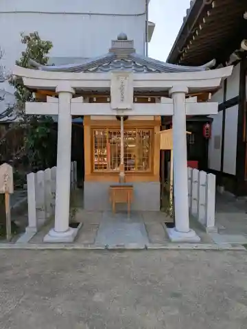 咲分稲荷社(粟嶋堂宗徳寺)の{uncategorized: "未分類", other: "その他", undefined: "問題あり", building: "その他建物", grave: "お墓", sacred_gate: "鳥居", guardian: "狛犬", statue: "像", buddha: "仏像", history: "歴史", nature: "自然", garden: "庭園", animal: "動物", pagoda: "塔", temizu: "手水舎", mountain_gate: "山門・神門", sanctuary: "本殿・本堂", subordinate: "末社・摂社", art: "芸術", scenery: "景色", jizo: "地蔵", ema: "絵馬", goshuin: "御朱印", omikuji: "おみくじ", items: "授与品その他", amulet: "お守り", goshuincho: "御朱印帳", eats: "食事", festival: "お祭り", votive_dance: "神楽", shichigosan: "七五三参", wedding: "結婚式", experience: "体験その他", initially: "初詣", around: "周辺", anti_infection: "感染症対策"}