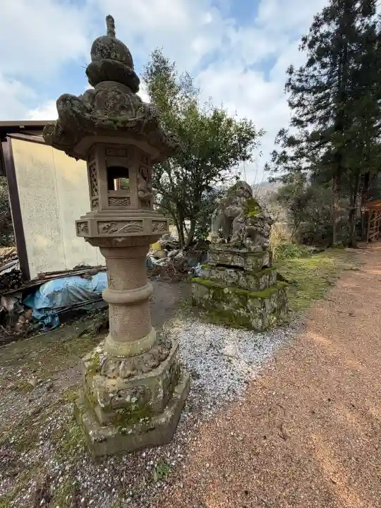 天照社の{uncategorized: "未分類", other: "その他", undefined: "問題あり", building: "その他建物", grave: "お墓", sacred_gate: "鳥居", guardian: "狛犬", statue: "像", buddha: "仏像", history: "歴史", nature: "自然", garden: "庭園", animal: "動物", pagoda: "塔", temizu: "手水舎", mountain_gate: "山門・神門", sanctuary: "本殿・本堂", subordinate: "末社・摂社", art: "芸術", scenery: "景色", jizo: "地蔵", ema: "絵馬", goshuin: "御朱印", omikuji: "おみくじ", items: "授与品その他", amulet: "お守り", goshuincho: "御朱印帳", eats: "食事", festival: "お祭り", votive_dance: "神楽", shichigosan: "七五三参", wedding: "結婚式", experience: "体験その他", initially: "初詣", around: "周辺", anti_infection: "感染症対策"}
