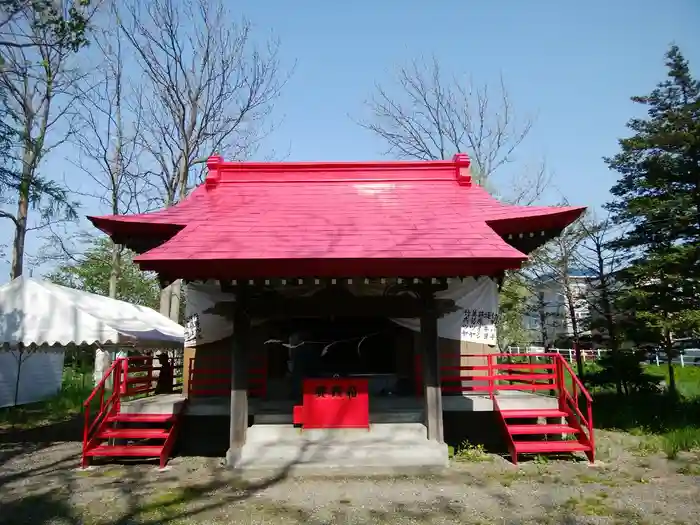 山本稲荷神社の本殿