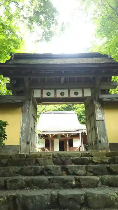 寂光院の山門・神門