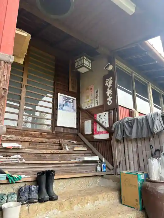 禅林寺の{uncategorized: "未分類", other: "その他", undefined: "問題あり", building: "その他建物", grave: "お墓", sacred_gate: "鳥居", guardian: "狛犬", statue: "像", buddha: "仏像", history: "歴史", nature: "自然", garden: "庭園", animal: "動物", pagoda: "塔", temizu: "手水舎", mountain_gate: "山門・神門", sanctuary: "本殿・本堂", subordinate: "末社・摂社", art: "芸術", scenery: "景色", jizo: "地蔵", ema: "絵馬", goshuin: "御朱印", omikuji: "おみくじ", items: "授与品その他", amulet: "お守り", goshuincho: "御朱印帳", eats: "食事", festival: "お祭り", votive_dance: "神楽", shichigosan: "七五三参", wedding: "結婚式", experience: "体験その他", initially: "初詣", around: "周辺", anti_infection: "感染症対策"}