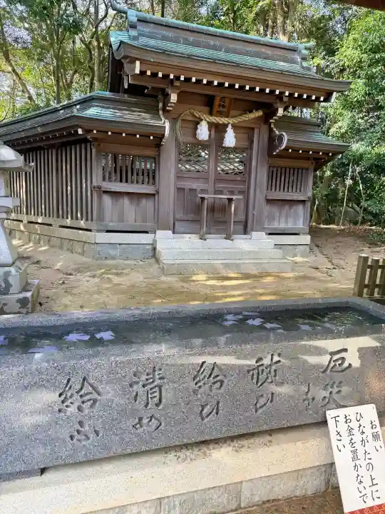 多井畑厄除八幡宮の{uncategorized: "未分類", other: "その他", undefined: "問題あり", building: "その他建物", grave: "お墓", sacred_gate: "鳥居", guardian: "狛犬", statue: "像", buddha: "仏像", history: "歴史", nature: "自然", garden: "庭園", animal: "動物", pagoda: "塔", temizu: "手水舎", mountain_gate: "山門・神門", sanctuary: "本殿・本堂", subordinate: "末社・摂社", art: "芸術", scenery: "景色", jizo: "地蔵", ema: "絵馬", goshuin: "御朱印", omikuji: "おみくじ", items: "授与品その他", amulet: "お守り", goshuincho: "御朱印帳", eats: "食事", festival: "お祭り", votive_dance: "神楽", shichigosan: "七五三参", wedding: "結婚式", experience: "体験その他", initially: "初詣", around: "周辺", anti_infection: "感染症対策"}