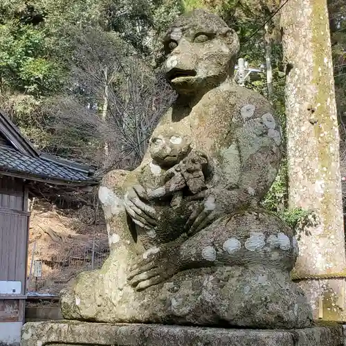 鳴谷神社の狛犬