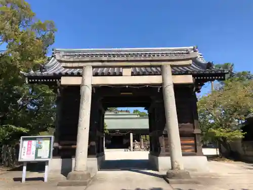 御厨神社の山門・神門