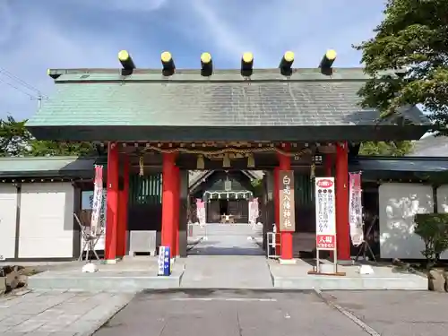 白老八幡神社の山門・神門