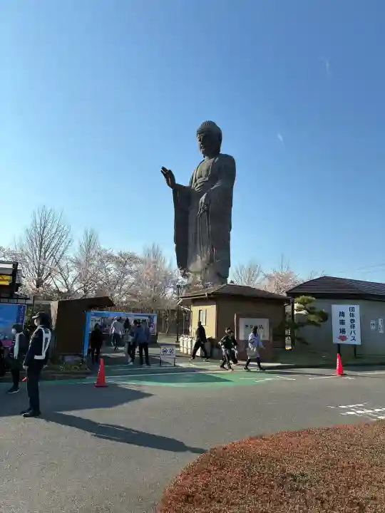 東本願寺本廟 牛久浄苑(牛久大仏)の{uncategorized: "未分類", other: "その他", undefined: "問題あり", building: "その他建物", grave: "お墓", sacred_gate: "鳥居", guardian: "狛犬", statue: "像", buddha: "仏像", history: "歴史", nature: "自然", garden: "庭園", animal: "動物", pagoda: "塔", temizu: "手水舎", mountain_gate: "山門・神門", sanctuary: "本殿・本堂", subordinate: "末社・摂社", art: "芸術", scenery: "景色", jizo: "地蔵", ema: "絵馬", goshuin: "御朱印", omikuji: "おみくじ", items: "授与品その他", amulet: "お守り", goshuincho: "御朱印帳", eats: "食事", festival: "お祭り", votive_dance: "神楽", shichigosan: "七五三参", wedding: "結婚式", experience: "体験その他", initially: "初詣", around: "周辺", anti_infection: "感染症対策"}