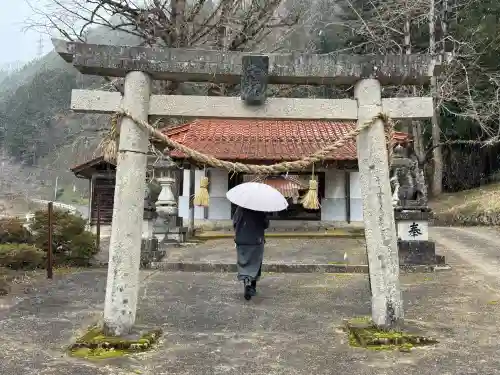 迦具神社の{uncategorized: "未分類", other: "その他", undefined: "問題あり", building: "その他建物", grave: "お墓", sacred_gate: "鳥居", guardian: "狛犬", statue: "像", buddha: "仏像", history: "歴史", nature: "自然", garden: "庭園", animal: "動物", pagoda: "塔", temizu: "手水舎", mountain_gate: "山門・神門", sanctuary: "本殿・本堂", subordinate: "末社・摂社", art: "芸術", scenery: "景色", jizo: "地蔵", ema: "絵馬", goshuin: "御朱印", omikuji: "おみくじ", items: "授与品その他", amulet: "お守り", goshuincho: "御朱印帳", eats: "食事", festival: "お祭り", votive_dance: "神楽", shichigosan: "七五三参", wedding: "結婚式", experience: "体験その他", initially: "初詣", around: "周辺", anti_infection: "感染症対策"}