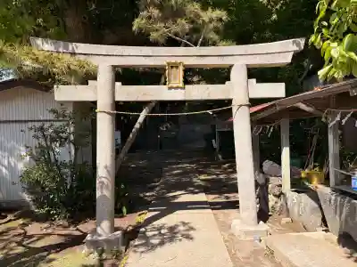 白髭神社の{uncategorized: "未分類", other: "その他", undefined: "問題あり", building: "その他建物", grave: "お墓", sacred_gate: "鳥居", guardian: "狛犬", statue: "像", buddha: "仏像", history: "歴史", nature: "自然", garden: "庭園", animal: "動物", pagoda: "塔", temizu: "手水舎", mountain_gate: "山門・神門", sanctuary: "本殿・本堂", subordinate: "末社・摂社", art: "芸術", scenery: "景色", jizo: "地蔵", ema: "絵馬", goshuin: "御朱印", omikuji: "おみくじ", items: "授与品その他", amulet: "お守り", goshuincho: "御朱印帳", eats: "食事", festival: "お祭り", votive_dance: "神楽", shichigosan: "七五三参", wedding: "結婚式", experience: "体験その他", initially: "初詣", around: "周辺", anti_infection: "感染症対策"}