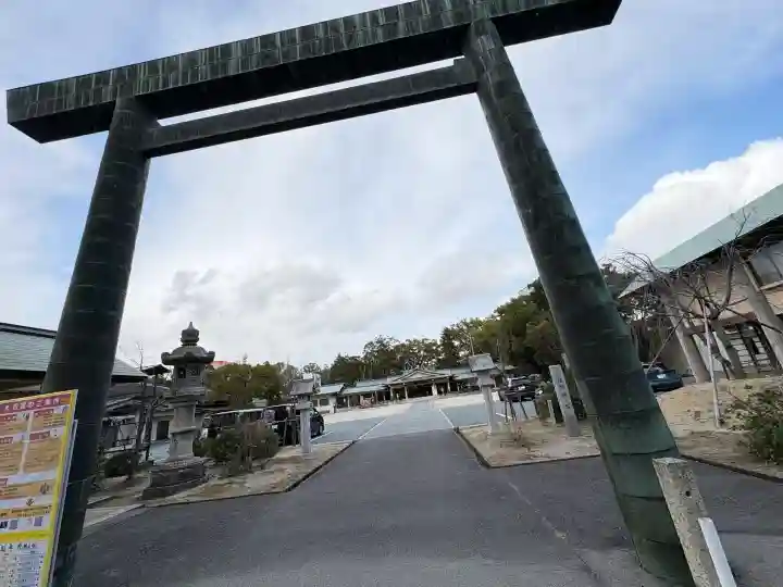 三重縣護國神社の{uncategorized: "未分類", other: "その他", undefined: "問題あり", building: "その他建物", grave: "お墓", sacred_gate: "鳥居", guardian: "狛犬", statue: "像", buddha: "仏像", history: "歴史", nature: "自然", garden: "庭園", animal: "動物", pagoda: "塔", temizu: "手水舎", mountain_gate: "山門・神門", sanctuary: "本殿・本堂", subordinate: "末社・摂社", art: "芸術", scenery: "景色", jizo: "地蔵", ema: "絵馬", goshuin: "御朱印", omikuji: "おみくじ", items: "授与品その他", amulet: "お守り", goshuincho: "御朱印帳", eats: "食事", festival: "お祭り", votive_dance: "神楽", shichigosan: "七五三参", wedding: "結婚式", experience: "体験その他", initially: "初詣", around: "周辺", anti_infection: "感染症対策"}