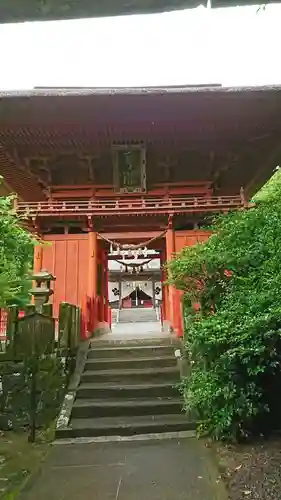 六殿神社の山門・神門