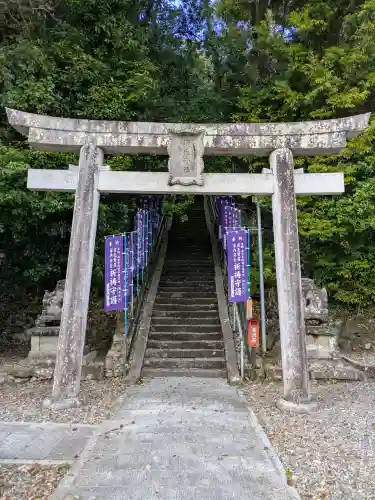 須佐神社の{uncategorized: "未分類", other: "その他", undefined: "問題あり", building: "その他建物", grave: "お墓", sacred_gate: "鳥居", guardian: "狛犬", statue: "像", buddha: "仏像", history: "歴史", nature: "自然", garden: "庭園", animal: "動物", pagoda: "塔", temizu: "手水舎", mountain_gate: "山門・神門", sanctuary: "本殿・本堂", subordinate: "末社・摂社", art: "芸術", scenery: "景色", jizo: "地蔵", ema: "絵馬", goshuin: "御朱印", omikuji: "おみくじ", items: "授与品その他", amulet: "お守り", goshuincho: "御朱印帳", eats: "食事", festival: "お祭り", votive_dance: "神楽", shichigosan: "七五三参", wedding: "結婚式", experience: "体験その他", initially: "初詣", around: "周辺", anti_infection: "感染症対策"}