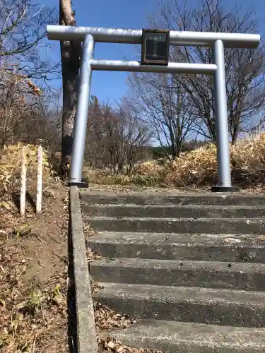 雨煙別神社の{uncategorized: "未分類", other: "その他", undefined: "問題あり", building: "その他建物", grave: "お墓", sacred_gate: "鳥居", guardian: "狛犬", statue: "像", buddha: "仏像", history: "歴史", nature: "自然", garden: "庭園", animal: "動物", pagoda: "塔", temizu: "手水舎", mountain_gate: "山門・神門", sanctuary: "本殿・本堂", subordinate: "末社・摂社", art: "芸術", scenery: "景色", jizo: "地蔵", ema: "絵馬", goshuin: "御朱印", omikuji: "おみくじ", items: "授与品その他", amulet: "お守り", goshuincho: "御朱印帳", eats: "食事", festival: "お祭り", votive_dance: "神楽", shichigosan: "七五三参", wedding: "結婚式", experience: "体験その他", initially: "初詣", around: "周辺", anti_infection: "感染症対策"}