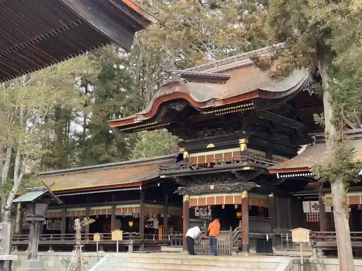 諏訪大社下社秋宮の{uncategorized: "未分類", other: "その他", undefined: "問題あり", building: "その他建物", grave: "お墓", sacred_gate: "鳥居", guardian: "狛犬", statue: "像", buddha: "仏像", history: "歴史", nature: "自然", garden: "庭園", animal: "動物", pagoda: "塔", temizu: "手水舎", mountain_gate: "山門・神門", sanctuary: "本殿・本堂", subordinate: "末社・摂社", art: "芸術", scenery: "景色", jizo: "地蔵", ema: "絵馬", goshuin: "御朱印", omikuji: "おみくじ", items: "授与品その他", amulet: "お守り", goshuincho: "御朱印帳", eats: "食事", festival: "お祭り", votive_dance: "神楽", shichigosan: "七五三参", wedding: "結婚式", experience: "体験その他", initially: "初詣", around: "周辺", anti_infection: "感染症対策"}