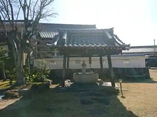 宿縁寺の手水舎