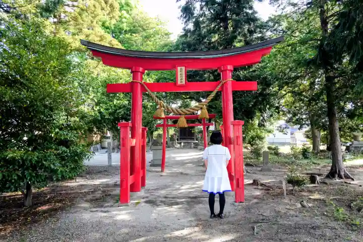 藤野稲荷神社の{uncategorized: "未分類", other: "その他", undefined: "問題あり", building: "その他建物", grave: "お墓", sacred_gate: "鳥居", guardian: "狛犬", statue: "像", buddha: "仏像", history: "歴史", nature: "自然", garden: "庭園", animal: "動物", pagoda: "塔", temizu: "手水舎", mountain_gate: "山門・神門", sanctuary: "本殿・本堂", subordinate: "末社・摂社", art: "芸術", scenery: "景色", jizo: "地蔵", ema: "絵馬", goshuin: "御朱印", omikuji: "おみくじ", items: "授与品その他", amulet: "お守り", goshuincho: "御朱印帳", eats: "食事", festival: "お祭り", votive_dance: "神楽", shichigosan: "七五三参", wedding: "結婚式", experience: "体験その他", initially: "初詣", around: "周辺", anti_infection: "感染症対策"}