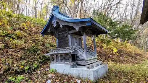 俵真布神社の本殿