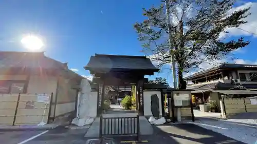 西善寺の山門