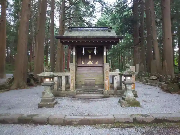 北口本宮冨士浅間神社の末社・摂社
