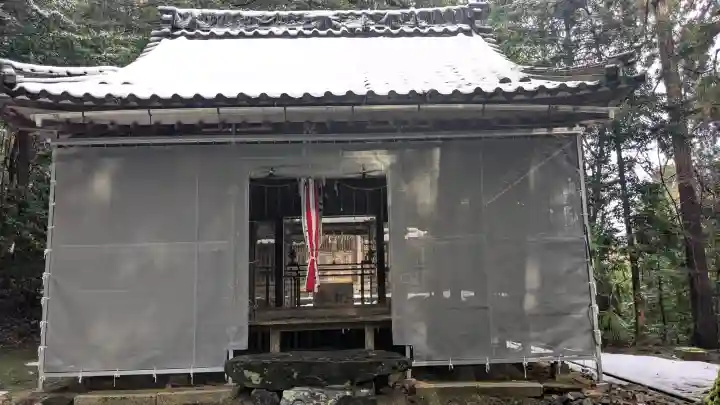 伊香具坂神社の{uncategorized: "未分類", other: "その他", undefined: "問題あり", building: "その他建物", grave: "お墓", sacred_gate: "鳥居", guardian: "狛犬", statue: "像", buddha: "仏像", history: "歴史", nature: "自然", garden: "庭園", animal: "動物", pagoda: "塔", temizu: "手水舎", mountain_gate: "山門・神門", sanctuary: "本殿・本堂", subordinate: "末社・摂社", art: "芸術", scenery: "景色", jizo: "地蔵", ema: "絵馬", goshuin: "御朱印", omikuji: "おみくじ", items: "授与品その他", amulet: "お守り", goshuincho: "御朱印帳", eats: "食事", festival: "お祭り", votive_dance: "神楽", shichigosan: "七五三参", wedding: "結婚式", experience: "体験その他", initially: "初詣", around: "周辺", anti_infection: "感染症対策"}