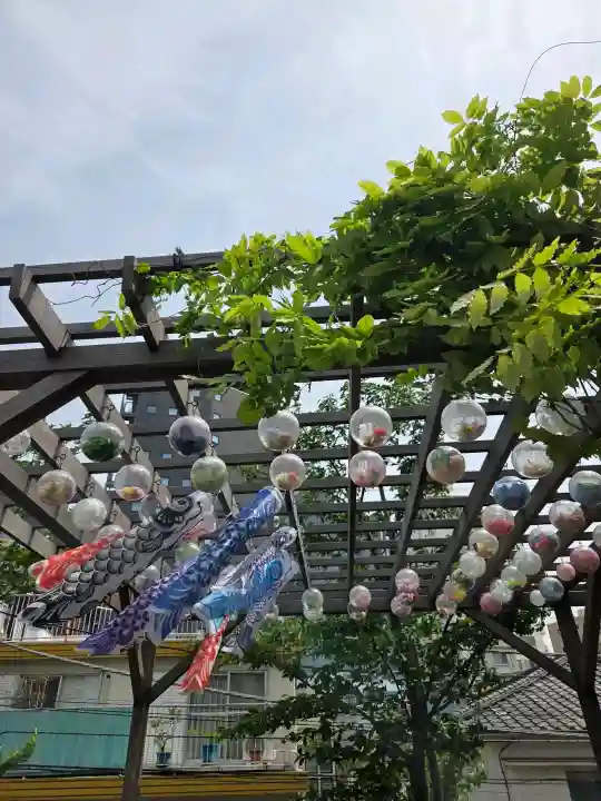 駒込妙義神社の{uncategorized: "未分類", other: "その他", undefined: "問題あり", building: "その他建物", grave: "お墓", sacred_gate: "鳥居", guardian: "狛犬", statue: "像", buddha: "仏像", history: "歴史", nature: "自然", garden: "庭園", animal: "動物", pagoda: "塔", temizu: "手水舎", mountain_gate: "山門・神門", sanctuary: "本殿・本堂", subordinate: "末社・摂社", art: "芸術", scenery: "景色", jizo: "地蔵", ema: "絵馬", goshuin: "御朱印", omikuji: "おみくじ", items: "授与品その他", amulet: "お守り", goshuincho: "御朱印帳", eats: "食事", festival: "お祭り", votive_dance: "神楽", shichigosan: "七五三参", wedding: "結婚式", experience: "体験その他", initially: "初詣", around: "周辺", anti_infection: "感染症対策"}