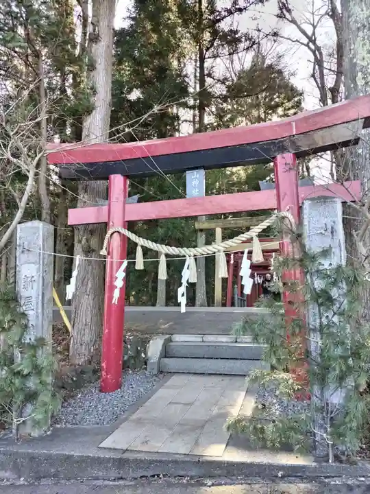 新屋山神社(山梨県)