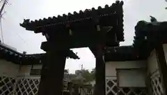 称名寺の山門