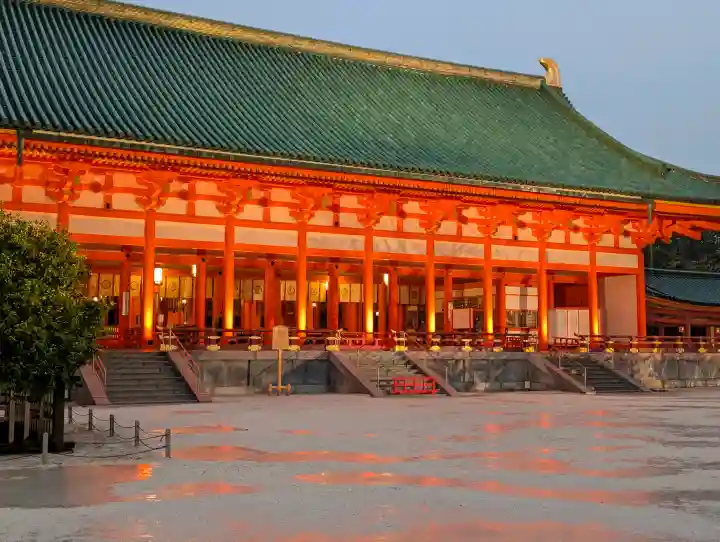 平安神宮の{uncategorized: "未分類", other: "その他", undefined: "問題あり", building: "その他建物", grave: "お墓", sacred_gate: "鳥居", guardian: "狛犬", statue: "像", buddha: "仏像", history: "歴史", nature: "自然", garden: "庭園", animal: "動物", pagoda: "塔", temizu: "手水舎", mountain_gate: "山門・神門", sanctuary: "本殿・本堂", subordinate: "末社・摂社", art: "芸術", scenery: "景色", jizo: "地蔵", ema: "絵馬", goshuin: "御朱印", omikuji: "おみくじ", items: "授与品その他", amulet: "お守り", goshuincho: "御朱印帳", eats: "食事", festival: "お祭り", votive_dance: "神楽", shichigosan: "七五三参", wedding: "結婚式", experience: "体験その他", initially: "初詣", around: "周辺", anti_infection: "感染症対策"}