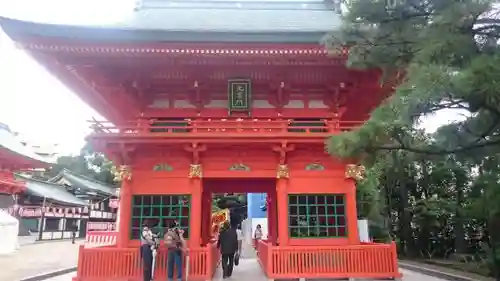 穴八幡宮の山門・神門