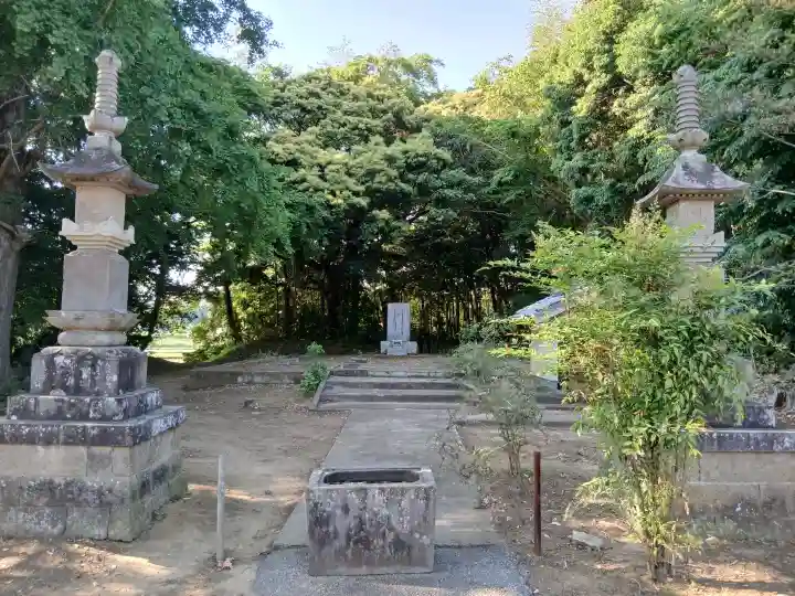 東光寺の{uncategorized: "未分類", other: "その他", undefined: "問題あり", building: "その他建物", grave: "お墓", sacred_gate: "鳥居", guardian: "狛犬", statue: "像", buddha: "仏像", history: "歴史", nature: "自然", garden: "庭園", animal: "動物", pagoda: "塔", temizu: "手水舎", mountain_gate: "山門・神門", sanctuary: "本殿・本堂", subordinate: "末社・摂社", art: "芸術", scenery: "景色", jizo: "地蔵", ema: "絵馬", goshuin: "御朱印", omikuji: "おみくじ", items: "授与品その他", amulet: "お守り", goshuincho: "御朱印帳", eats: "食事", festival: "お祭り", votive_dance: "神楽", shichigosan: "七五三参", wedding: "結婚式", experience: "体験その他", initially: "初詣", around: "周辺", anti_infection: "感染症対策"}