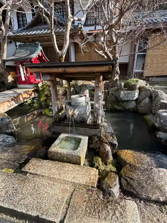 観音正寺の{uncategorized: "未分類", other: "その他", undefined: "問題あり", building: "その他建物", grave: "お墓", sacred_gate: "鳥居", guardian: "狛犬", statue: "像", buddha: "仏像", history: "歴史", nature: "自然", garden: "庭園", animal: "動物", pagoda: "塔", temizu: "手水舎", mountain_gate: "山門・神門", sanctuary: "本殿・本堂", subordinate: "末社・摂社", art: "芸術", scenery: "景色", jizo: "地蔵", ema: "絵馬", goshuin: "御朱印", omikuji: "おみくじ", items: "授与品その他", amulet: "お守り", goshuincho: "御朱印帳", eats: "食事", festival: "お祭り", votive_dance: "神楽", shichigosan: "七五三参", wedding: "結婚式", experience: "体験その他", initially: "初詣", around: "周辺", anti_infection: "感染症対策"}