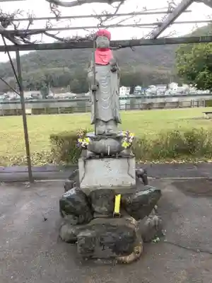 八大龍王本殿の地蔵